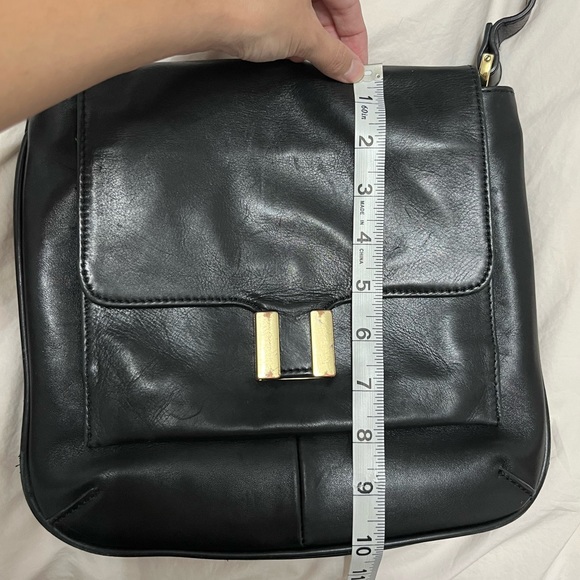 Danier Leather Shoulder Bag - Picture 5 of 13